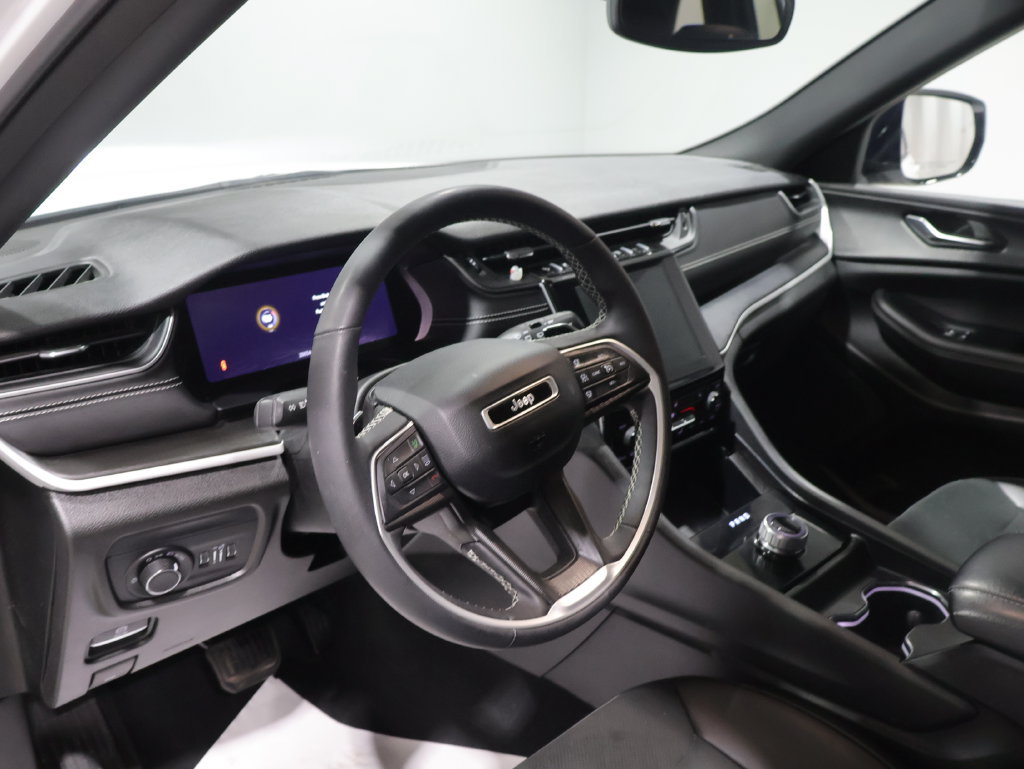 Certified 2024 Jeep Grand Cherokee Altitude AWD/4WD image 17