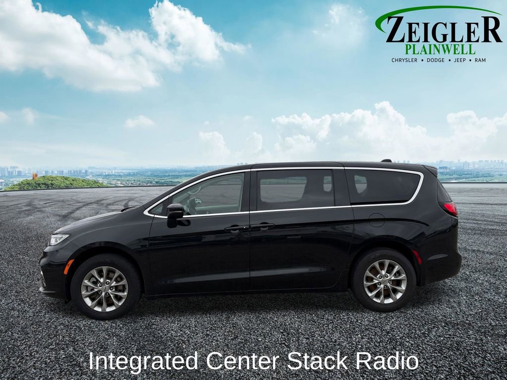 Used 2023 Chrysler Pacifica Touring-L image 3