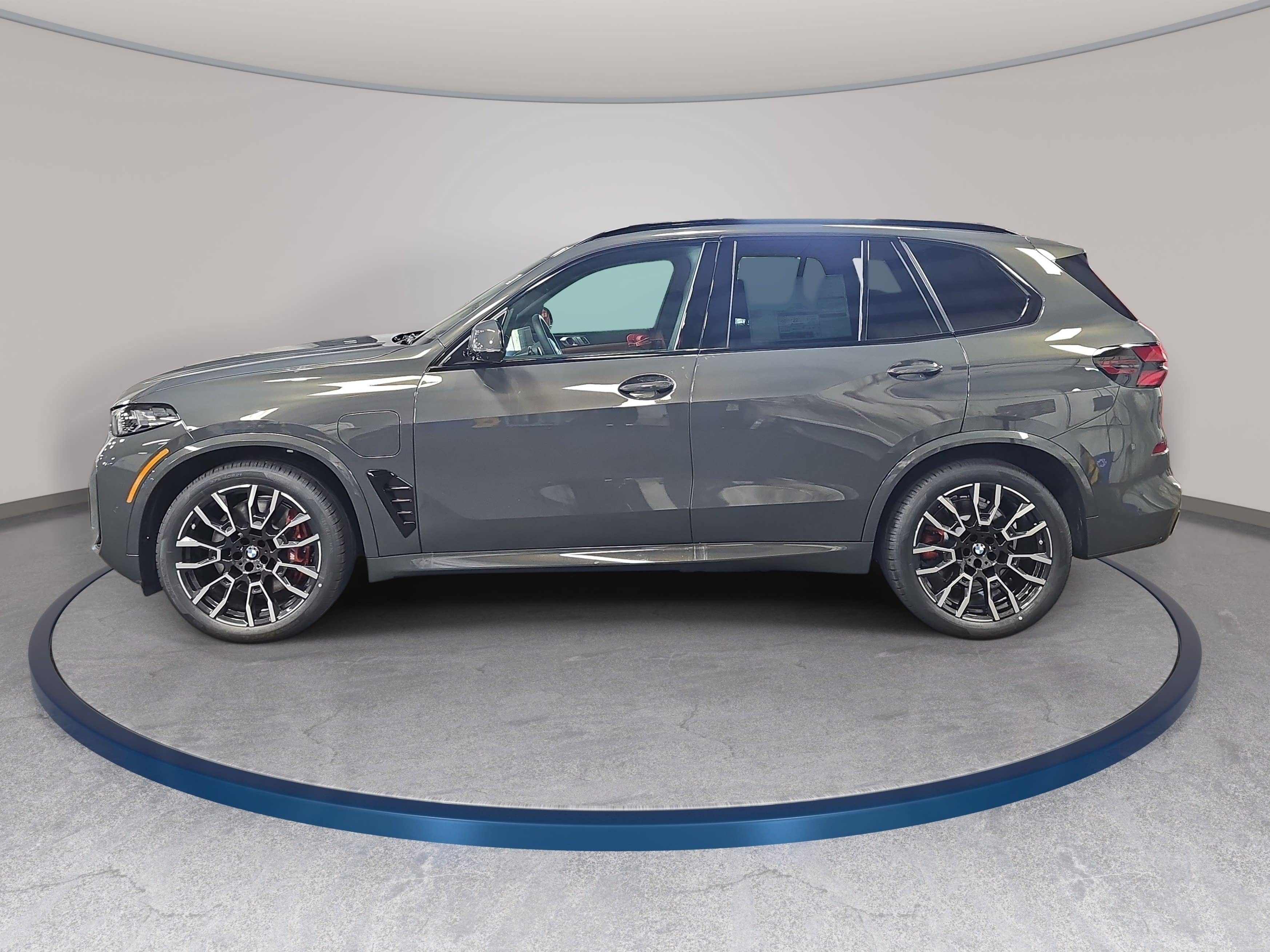 New 2026 BMW X5 xDrive50e w/ Executive Package AWD/4WD image 8