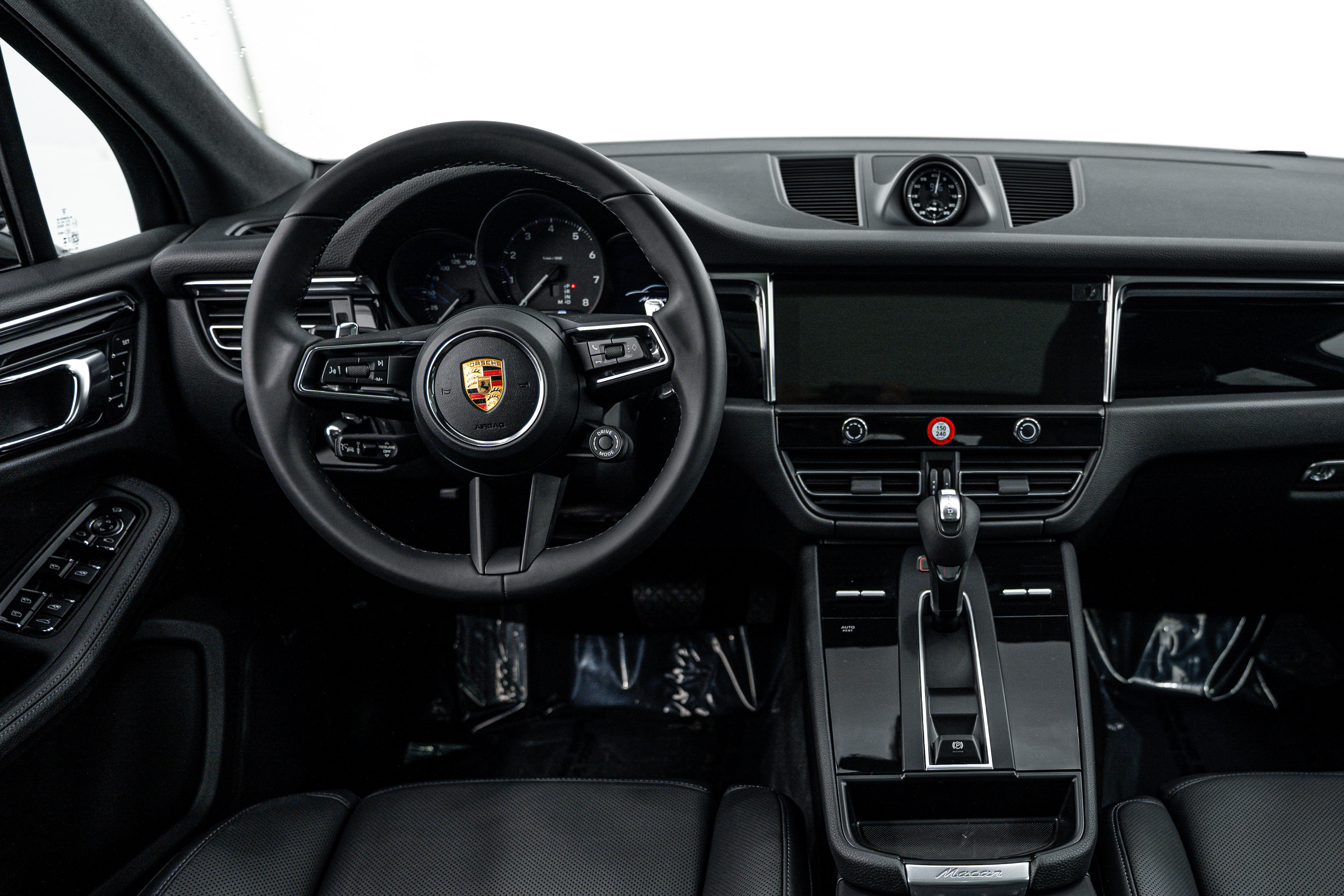 Certified 2026 Porsche Macan image 13