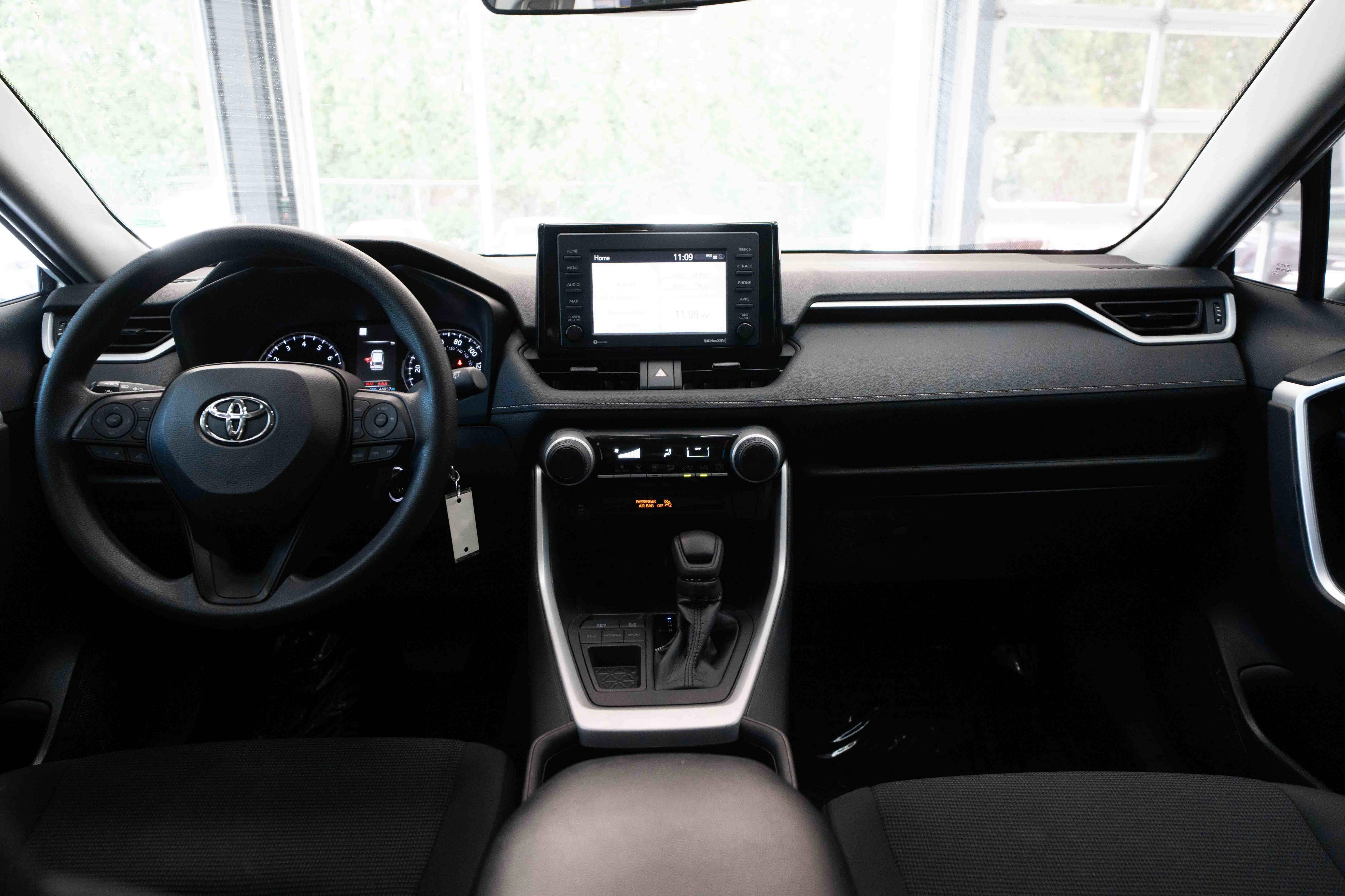 Used 2022 Toyota RAV4 LE FWD image 20