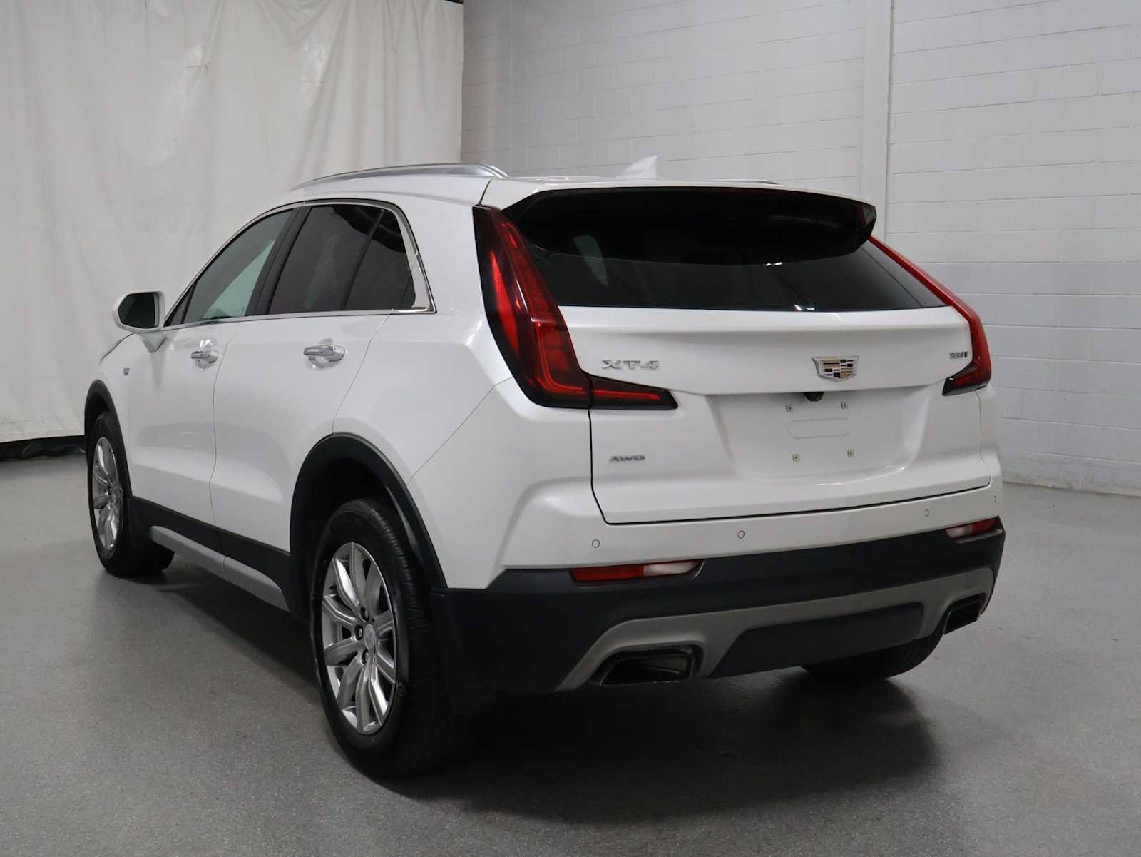 Used 2020 Cadillac XT4 Premium Luxury w/ Cold Weather Package AWD/4WD image 3