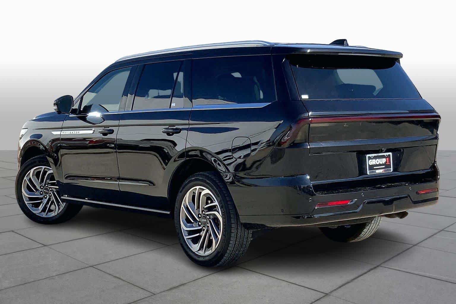 Used 2025 Lincoln Navigator Reserve AWD/4WD image 22