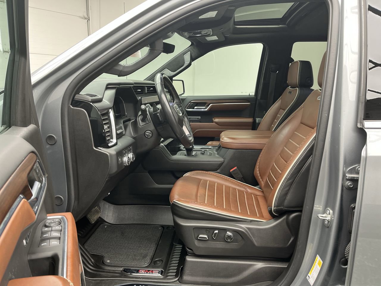 Certified 2024 GMC Sierra 1500 Denali Ultimate AWD/4WD image 3