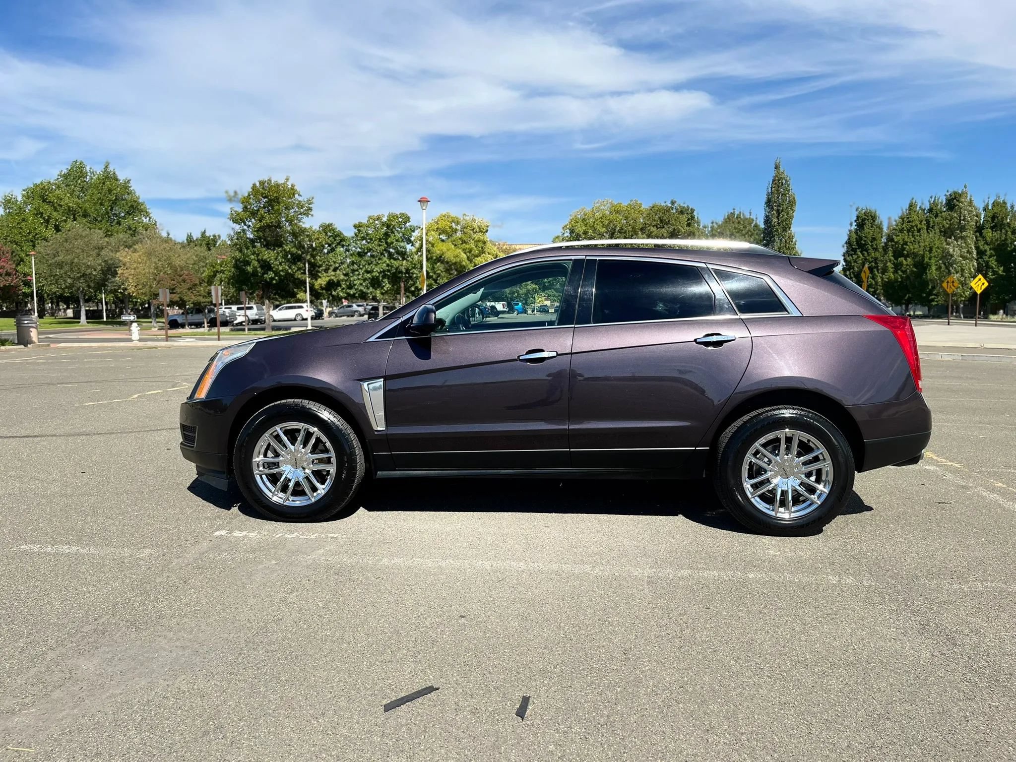 Used 2015 Cadillac SRX Luxury w/ Driver Awareness Package FWD image 8