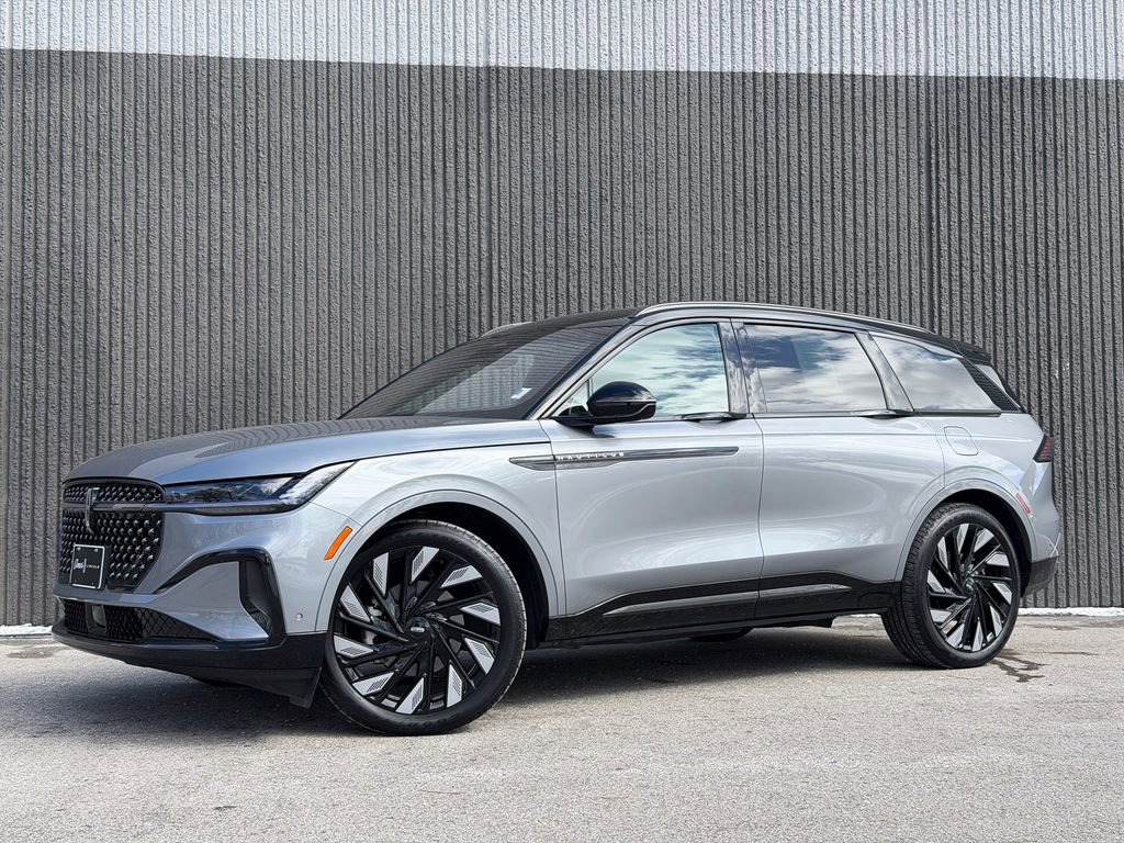 Used 2024 Lincoln Nautilus Reserve w/ Jet Appearance Package (87T) image 2