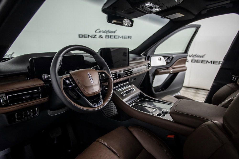 Used 2025 Lincoln Aviator Reserve w/ Equipment Group 201A image 22