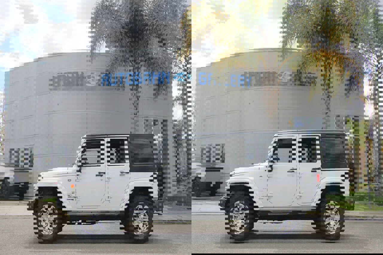 Used 2018 Jeep Wrangler Unlimited Sahara w/ Connectivity Group image 10