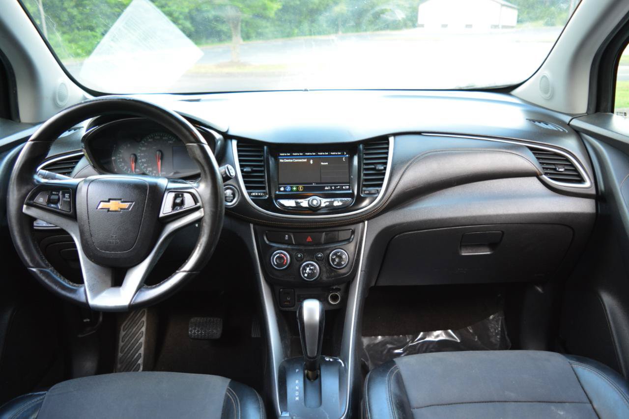 Used 2018 Chevrolet Trax LT w/ LT Convenience Package FWD image 14