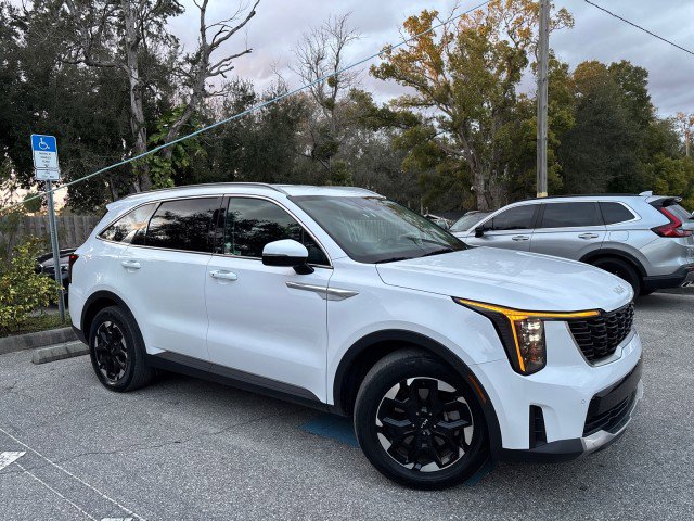 Used 2024 Kia Sorento S image 6