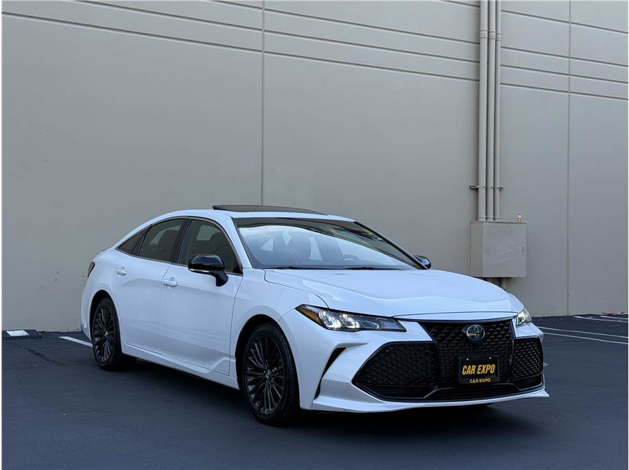 Used 2019 Toyota Avalon XSE w/ All Weather Liner Package FWD image 2
