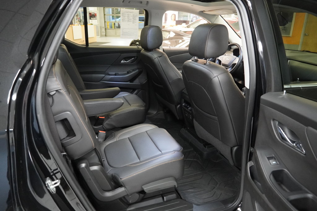Used 2021 Chevrolet Traverse LT w/ LT Premium Package AWD/4WD image 23