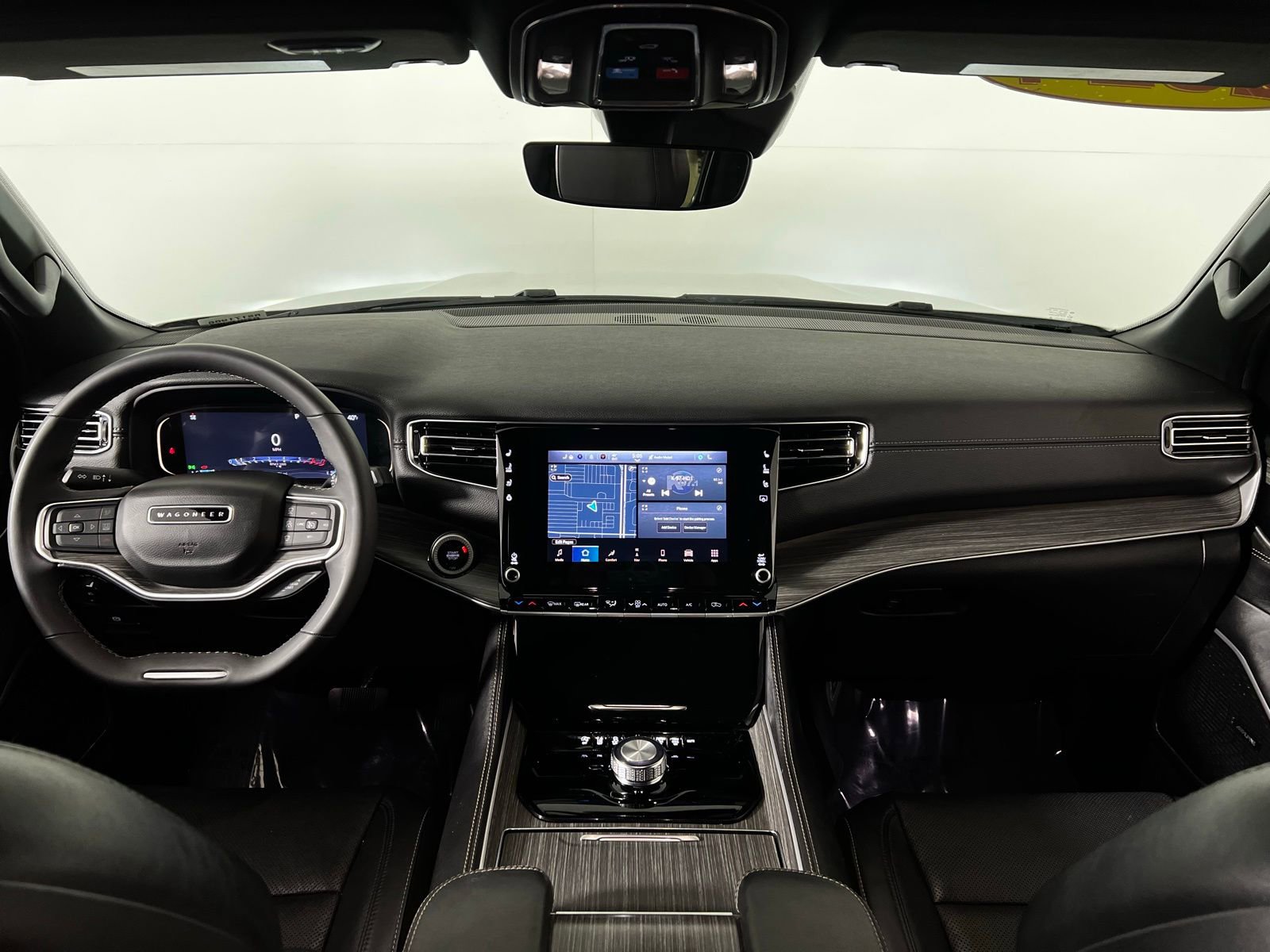 Used 2024 Jeep Wagoneer Series II w/ Flexible Seating Group image 28