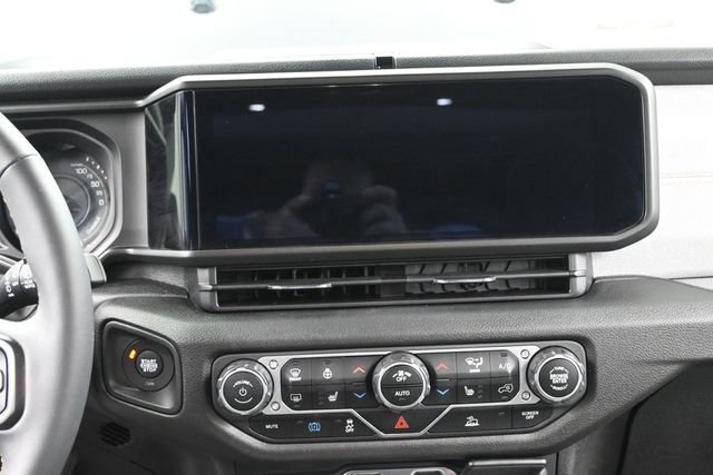 Used 2024 Jeep Wrangler Unlimited AWD/4WD image 24