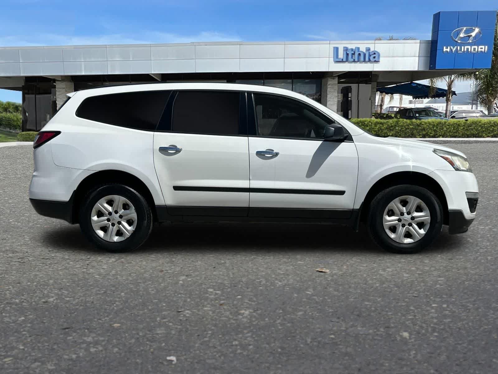 Used 2017 Chevrolet Traverse LS FWD image 9