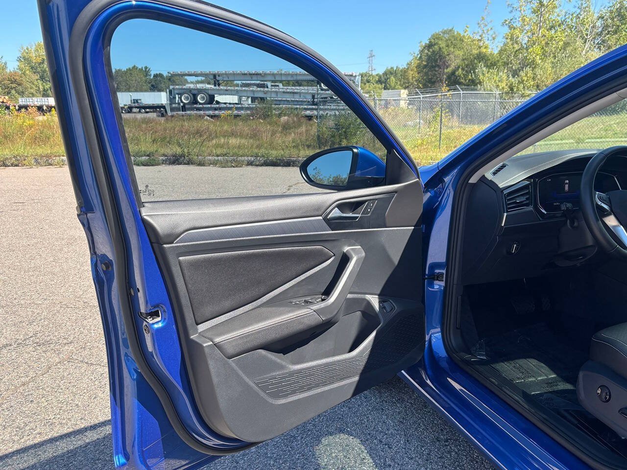 Used 2024 Volkswagen Jetta SE w/ Panoramic Sunroof Package FWD image 3