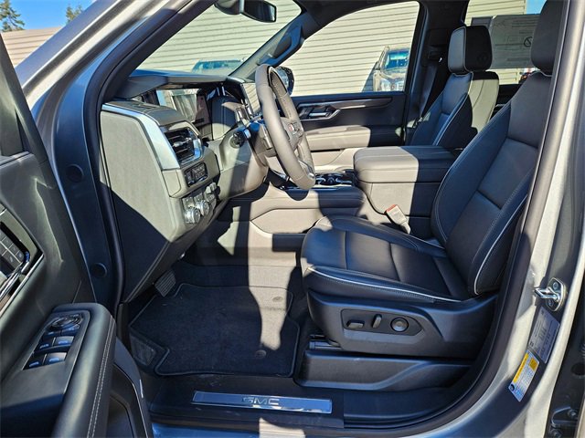 New 2025 GMC Yukon Elevation image 13