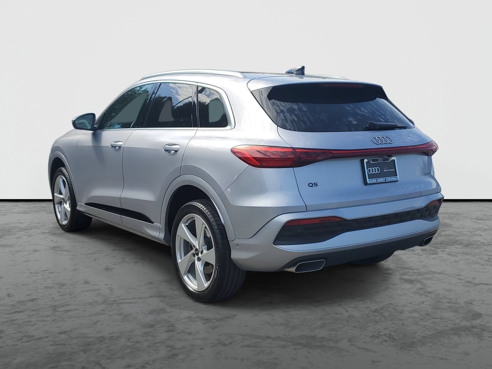 Used 2025 Audi Q5 Premium w/ Premium Plus AWD/4WD image 3