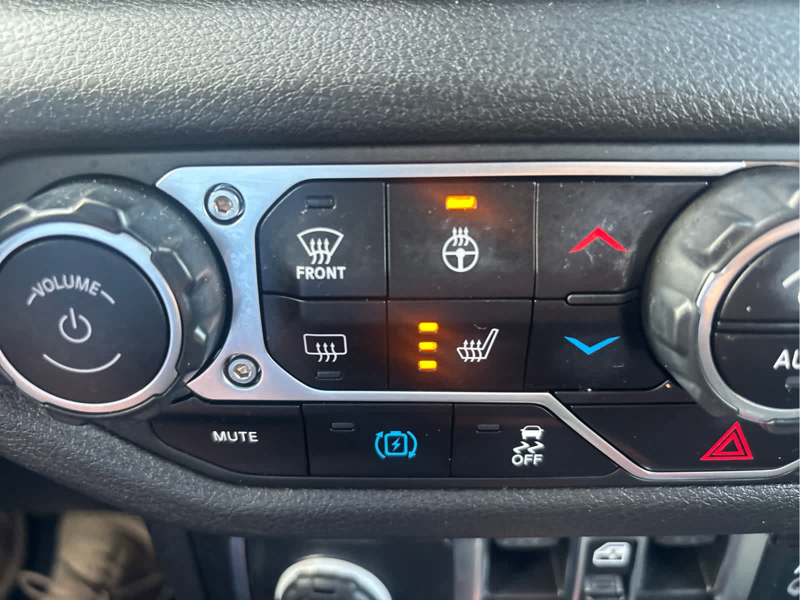 Used 2024 Jeep Wrangler Unlimited w/ Convenience Group AWD/4WD image 22
