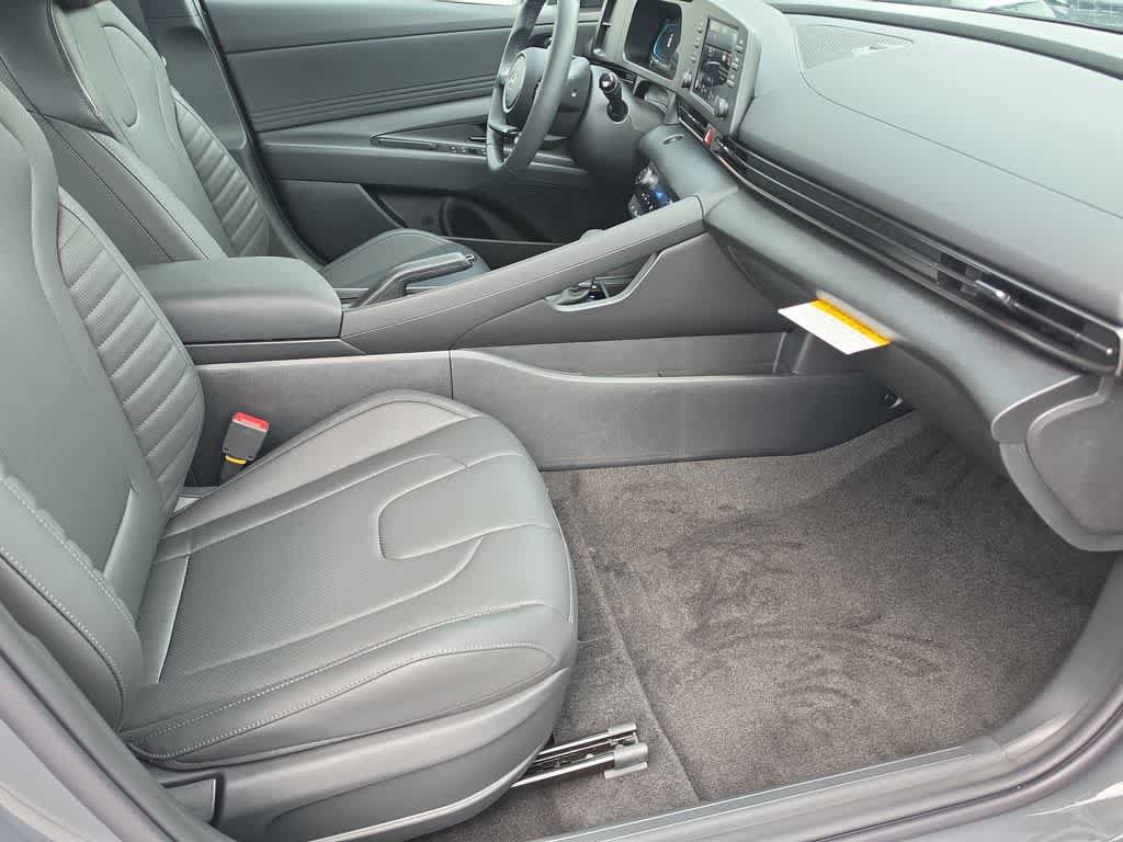 New 2026 Hyundai Elantra SEL Sport FWD image 23