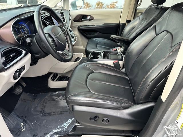 Used 2017 Chrysler Pacifica Touring-L image 23