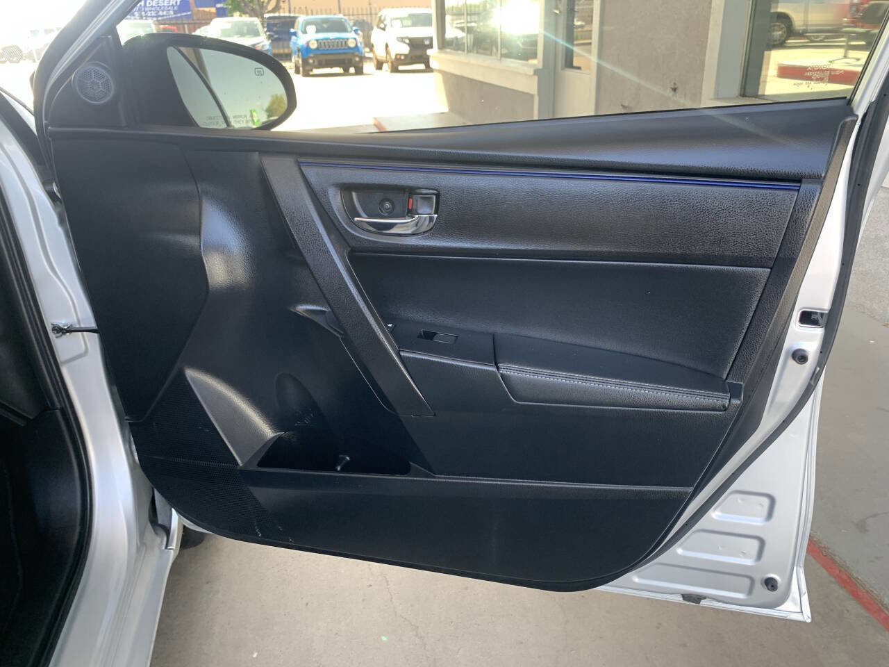 Used 2019 Toyota Corolla SE FWD image 12