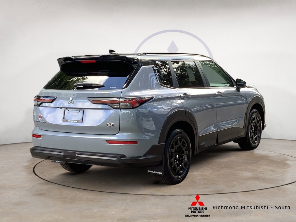 New 2025 Mitsubishi Outlander SE image 3