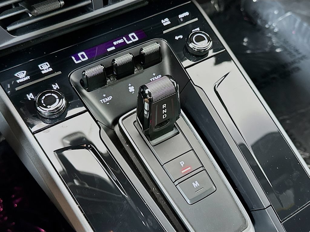 Certified 2025 Porsche 911 Carrera RWD image 18