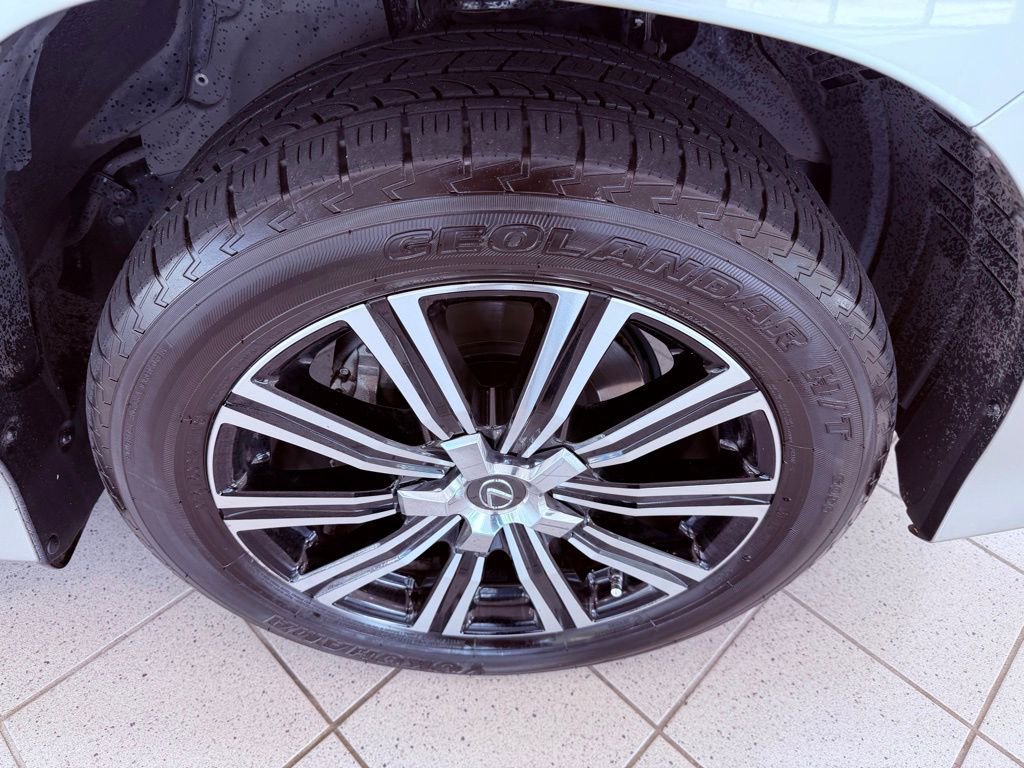 Used 2018 Lexus LX 570 4WD w/ Luxury Package image 21