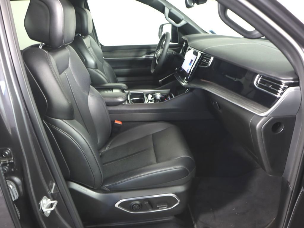 Used 2023 Jeep Wagoneer Series II w/ Premium Group I AWD/4WD image 32