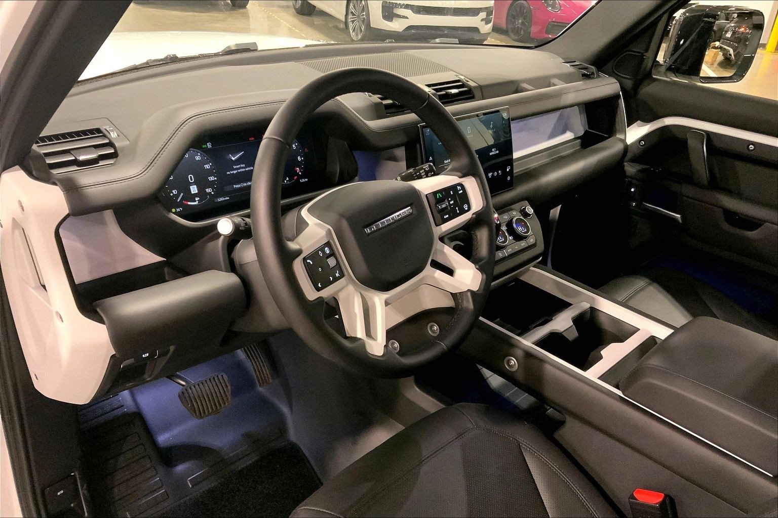 Used 2025 Land Rover Defender 130 X-Dynamic SE image 17