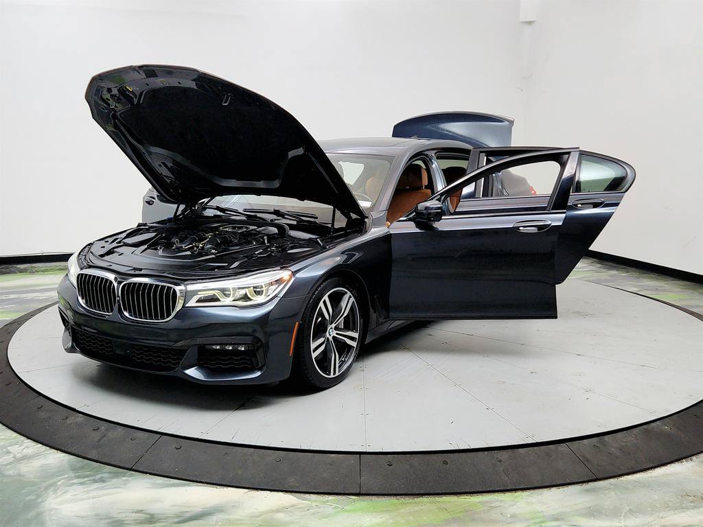 Used 2018 BMW 750i RWD image 9