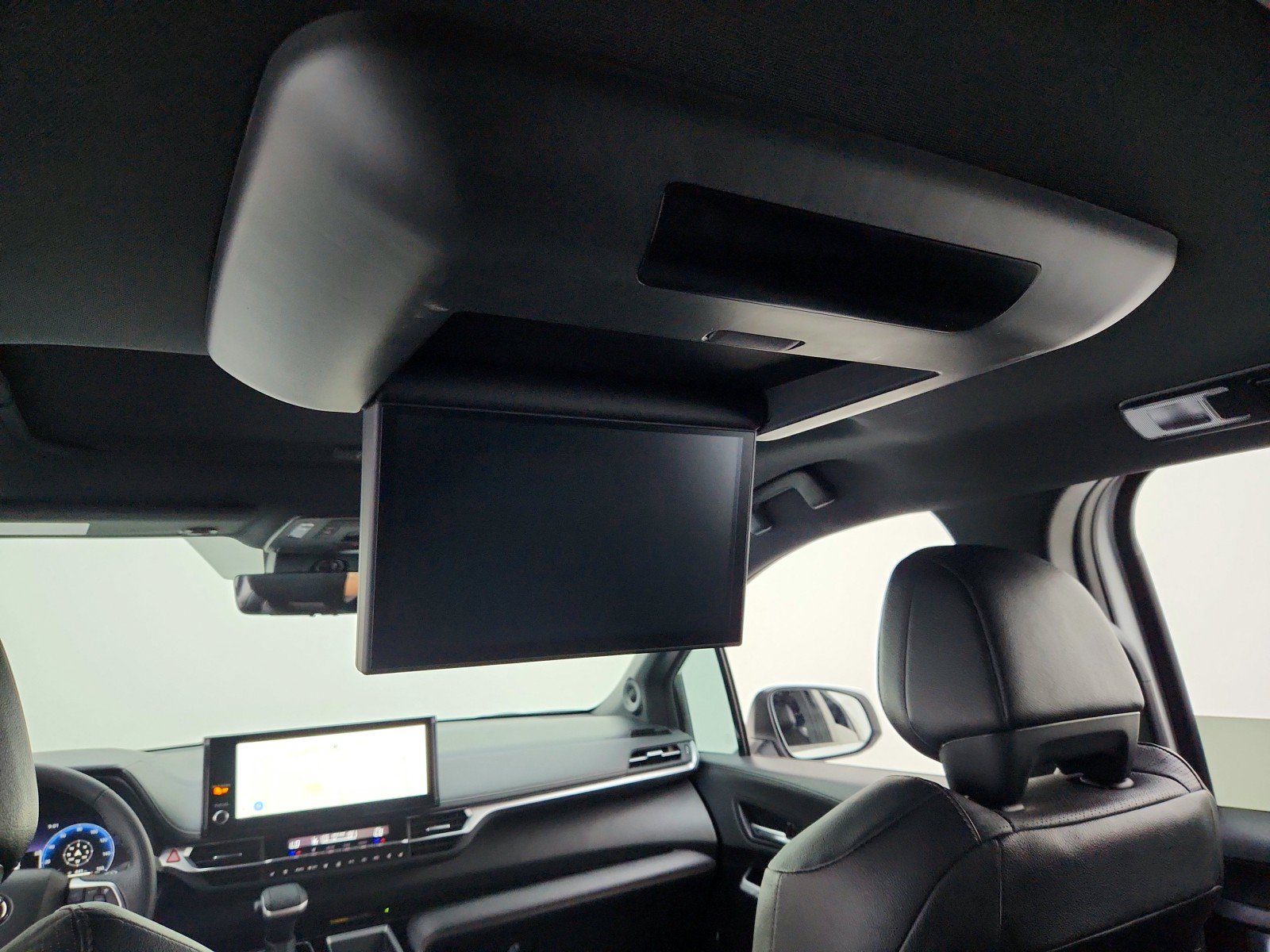 Used 2025 Toyota Sienna Limited FWD image 28