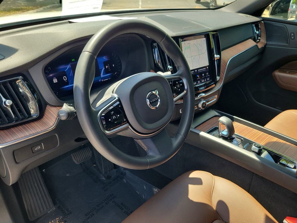Certified 2024 Volvo XC60 B5 Plus AWD/4WD image 22