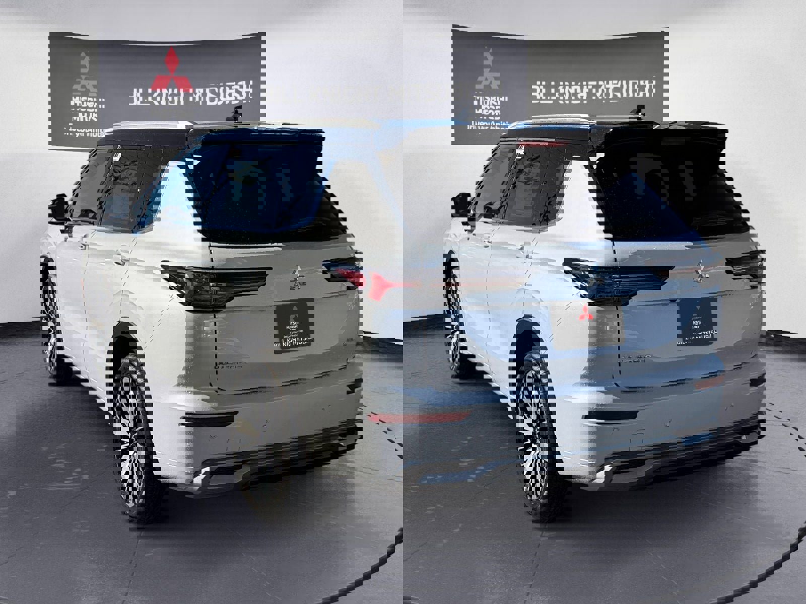 New 2026 Mitsubishi Outlander SEL image 3