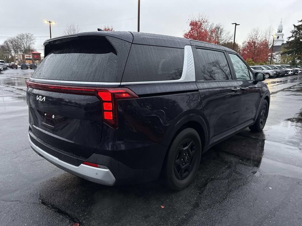 Used 2025 Kia Carnival image 7