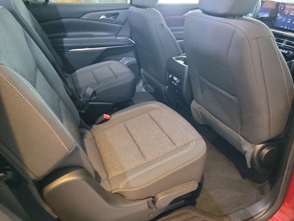 Used 2026 Chevrolet Traverse LT image 17