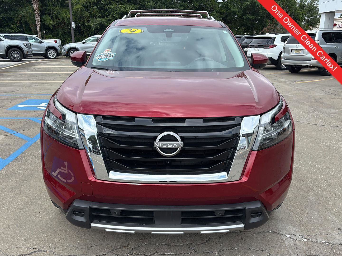 Used 2024 Nissan Pathfinder SL image 2