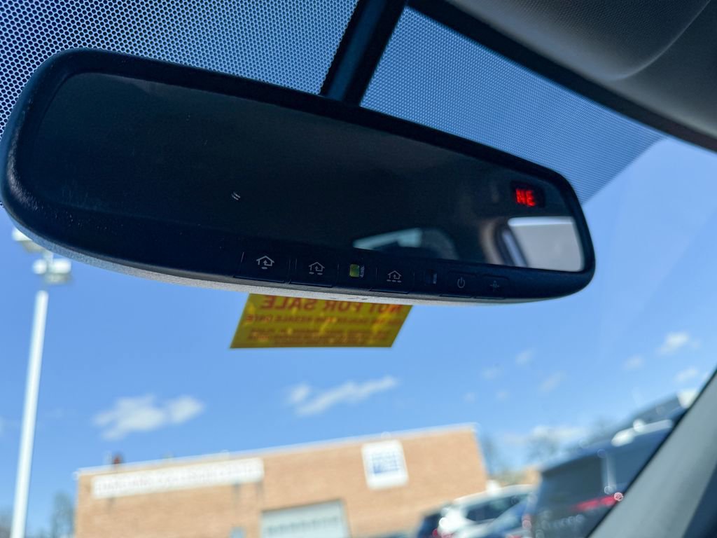 Used 2017 Nissan Rogue SV w/ SV Premium Package image 12