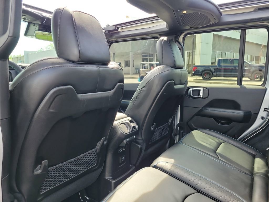 Used 2024 Jeep Wrangler High Altitude AWD/4WD image 16