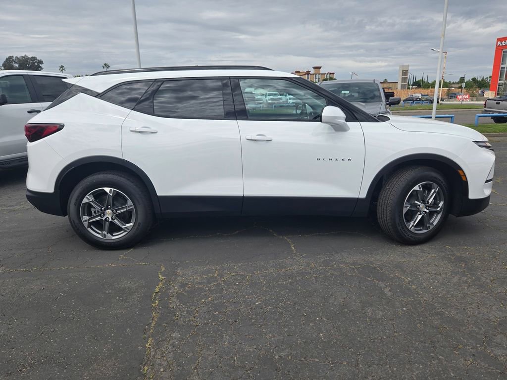 New 2026 Chevrolet Blazer LT w/ Convenience Package AWD/4WD image 3