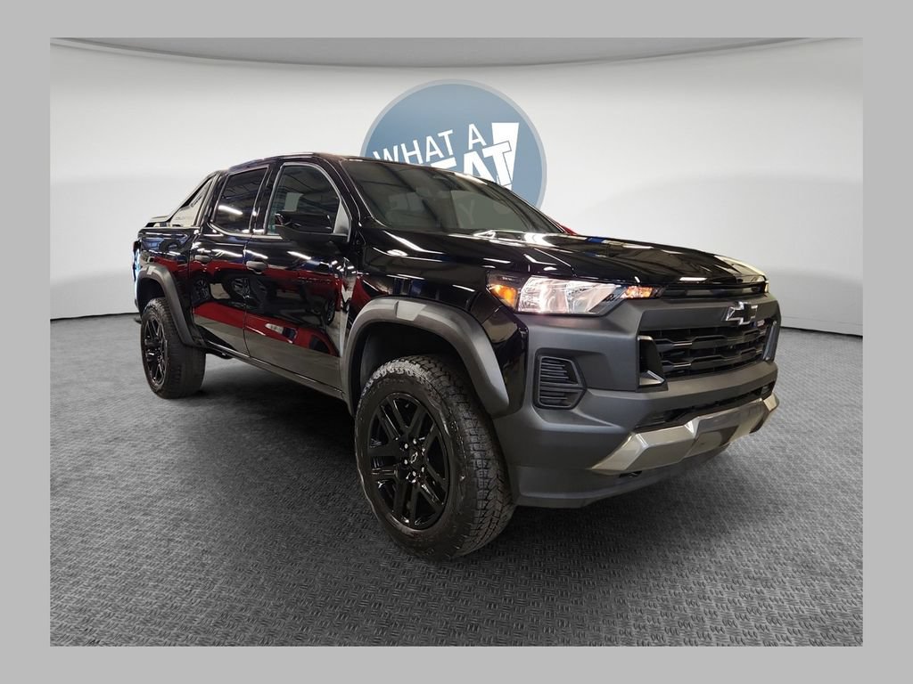 Certified 2025 Chevrolet Colorado Trail Boss w/ Midnight Edition AWD/4WD image 1