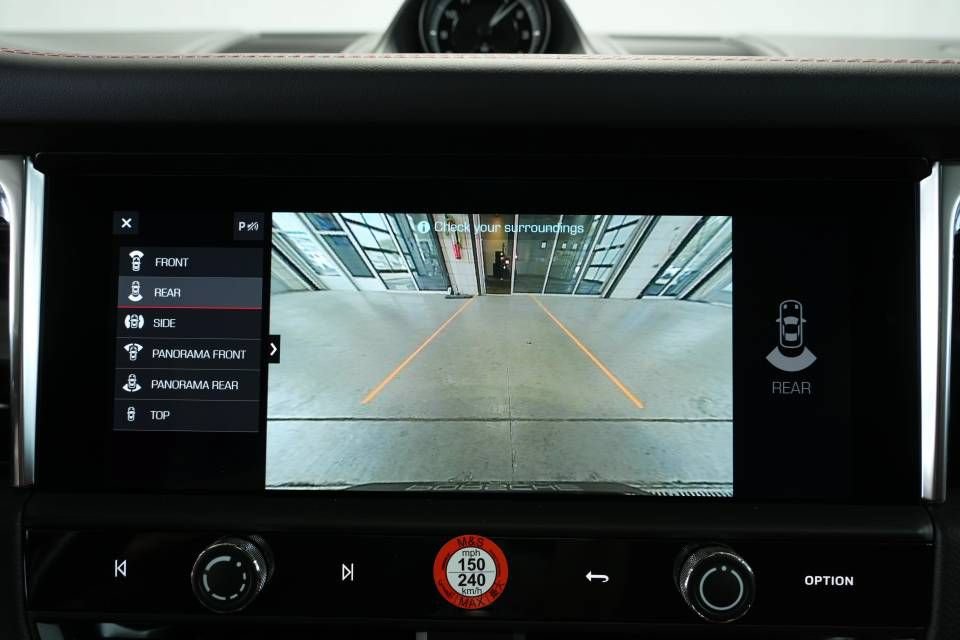 Certified 2025 Porsche Macan AWD/4WD image 19