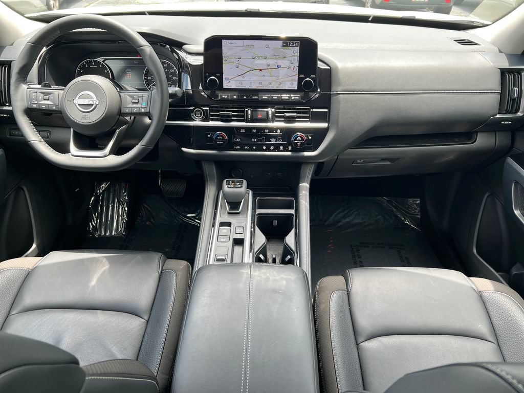 Used 2024 Nissan Pathfinder SL FWD image 21