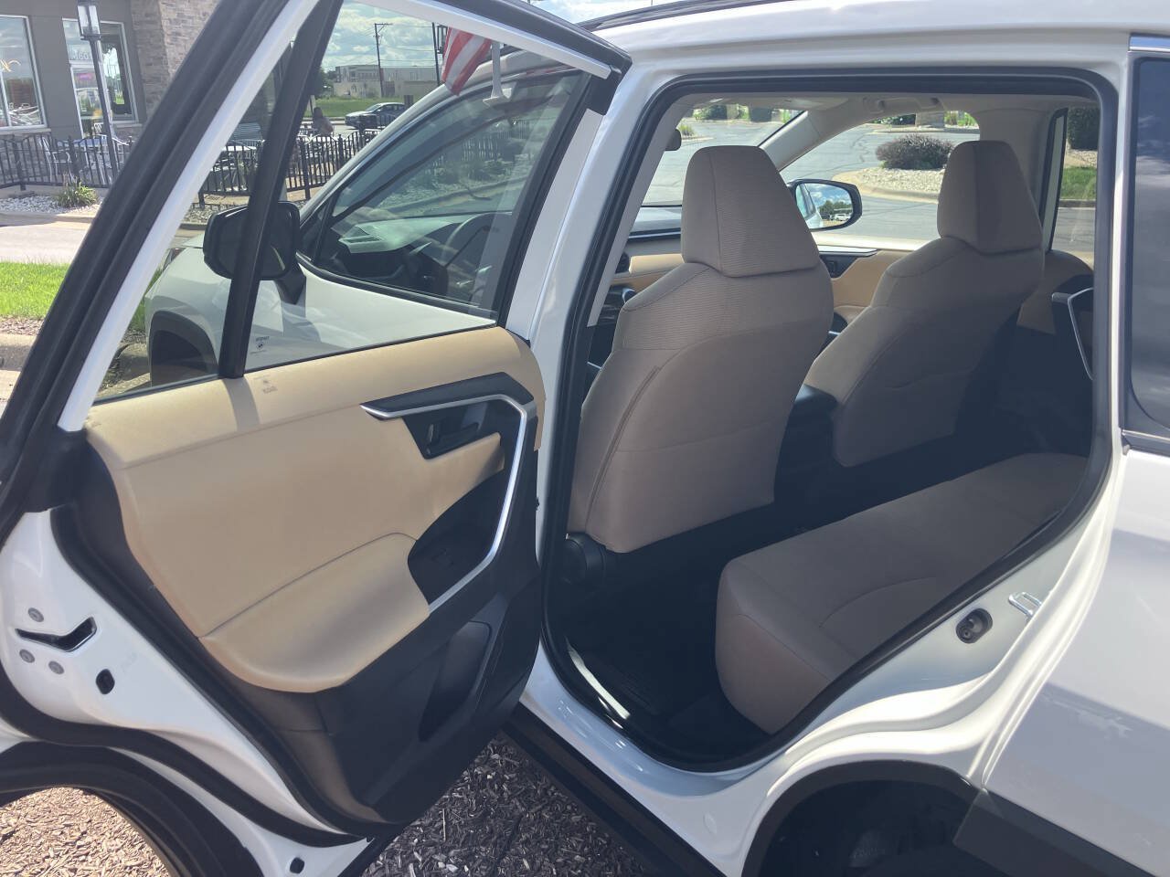 Used 2021 Toyota RAV4 LE FWD image 18