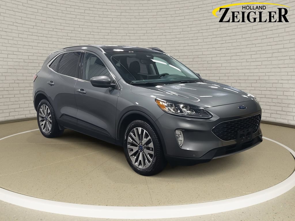 Used 2022 Ford Escape Titanium w/ Class II Trailer Tow Package image 3