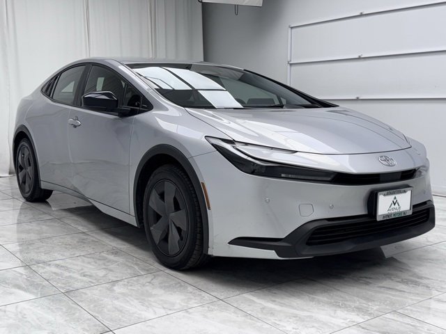 Used 2024 Toyota Prius LE image 2