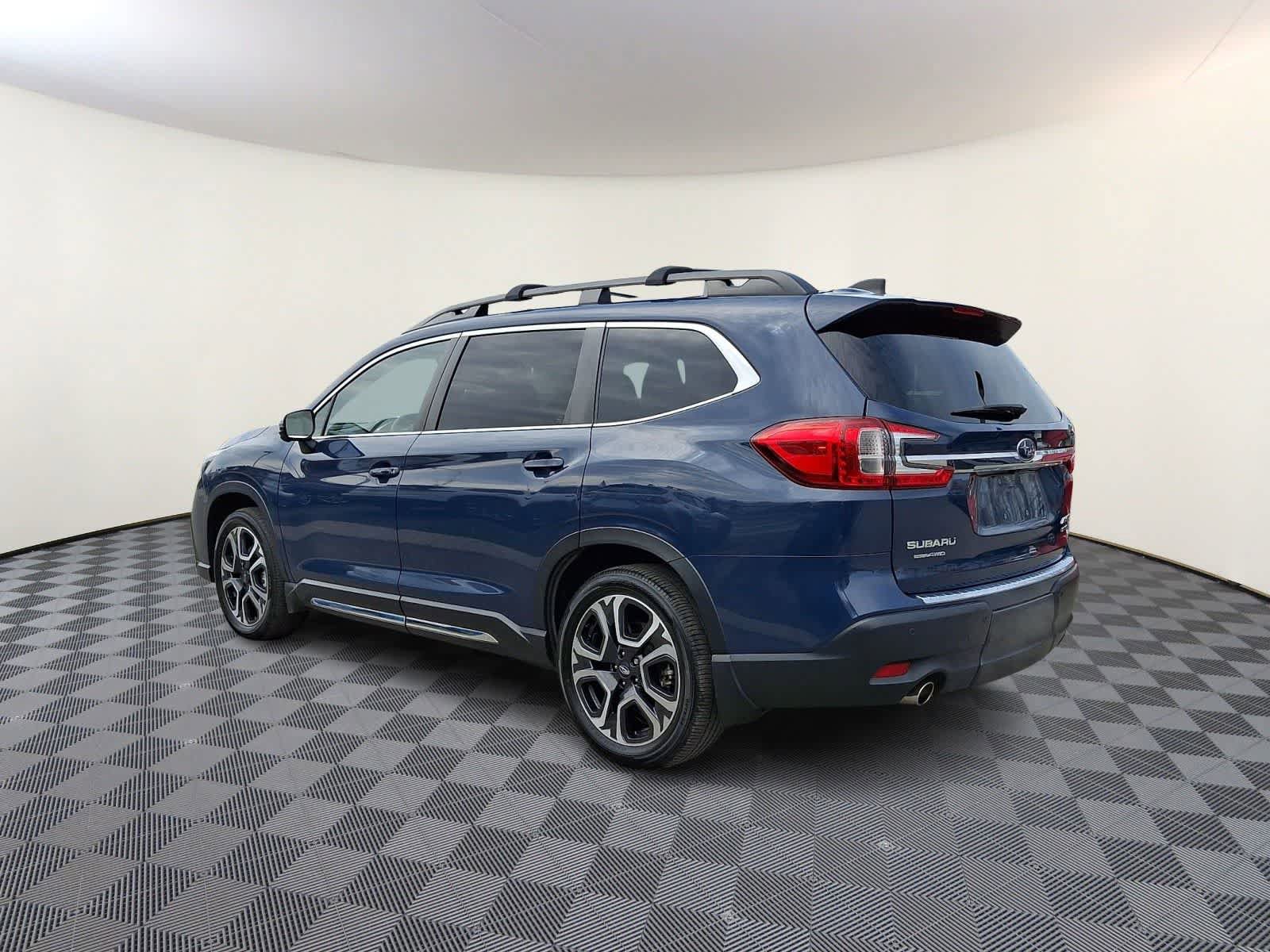 Used 2023 Subaru Ascent Limited w/ Technology Package AWD/4WD image 7