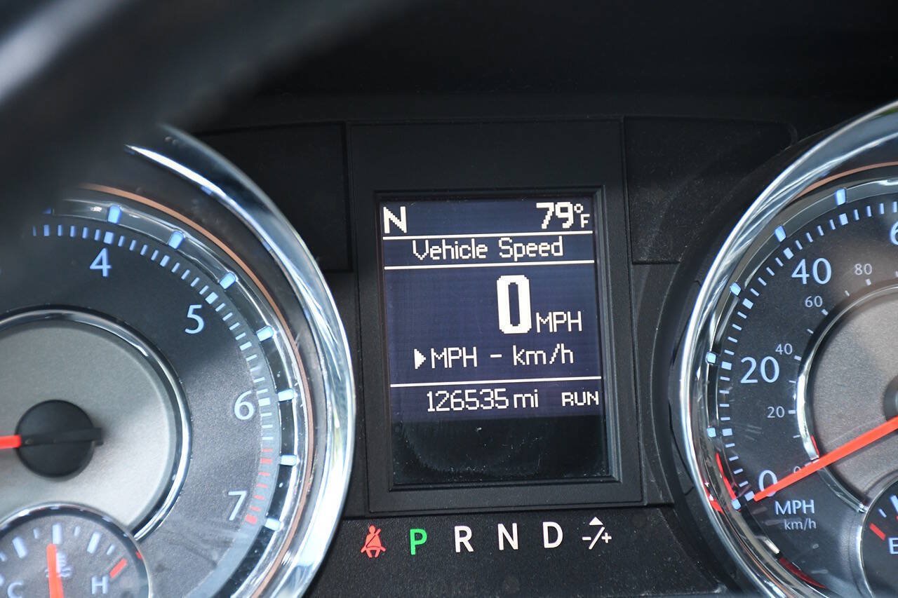 Used 2015 Chrysler Town & Country Touring-L w/ Driver Convenience Group FWD image 36