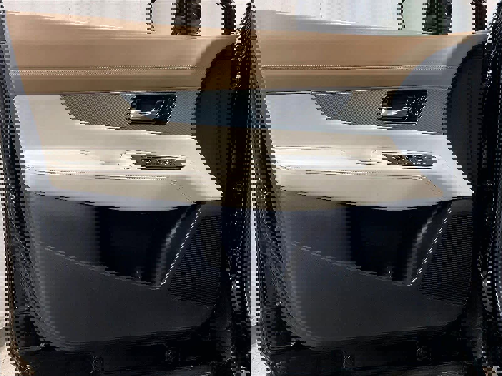 Certified 2025 Nissan Murano Platinum w/ Cargo Package image 9